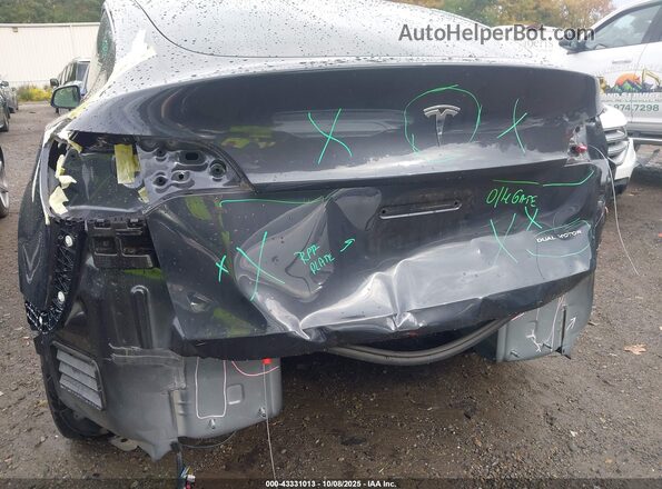 7SAYGAEE7RF076826 2024 TESLA MODEL Y Gray Widok z przodu