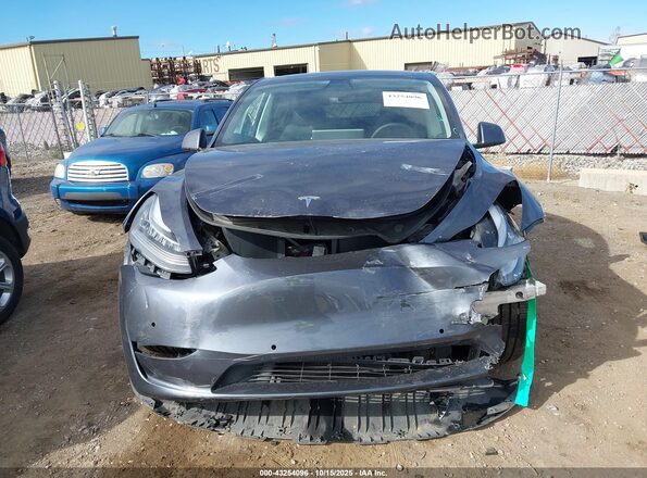 7SAYGAEE8NF316654 2022 TESLA MODEL Y Gray Vista interior trasera