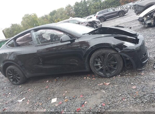 7SAYGAEEXRF060832 2024 TESLA MODEL Y Black Widok wnętrza z tyłu