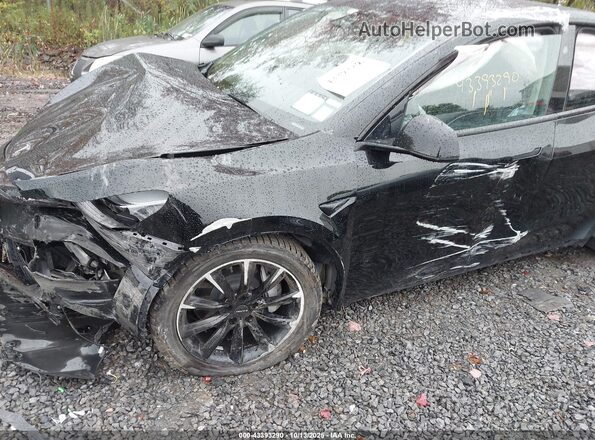 7SAYGAEEXRF060832 2024 TESLA MODEL Y Black Widok z przodu
