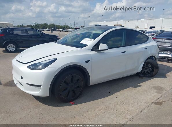 7SAYGDED2RF170346 2024 TESLA MODEL Y White წინა მარცხენა ხედი სამი მეოთხედიდან