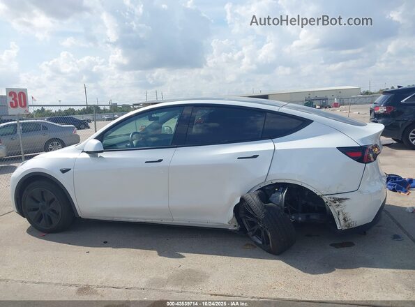 7SAYGDED2RF170346 2024 TESLA MODEL Y White უკანა სალონის ხედი