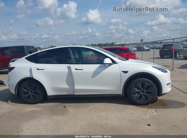 7SAYGDED2RF170346 2024 TESLA MODEL Y White ხელსაწყოთა პანელის ხედი