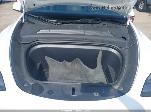 7SAYGDED2RF170346 2024 TESLA MODEL Y White უკანა ხედი