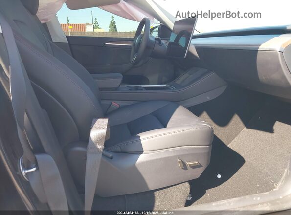 7SAYGDED2RF182142 2024 TESLA MODEL Y Black Front interior view