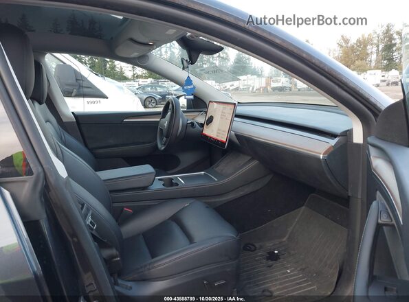 7SAYGDED7RF102852 2024 TESLA MODEL Y Black Вид салону спереду