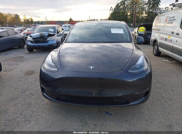 7SAYGDED7RF102852 2024 TESLA MODEL Y Black Вид задньої частини салону