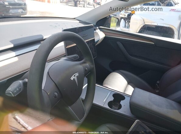 7SAYGDED8RF197535 2024 TESLA MODEL Y Gray 