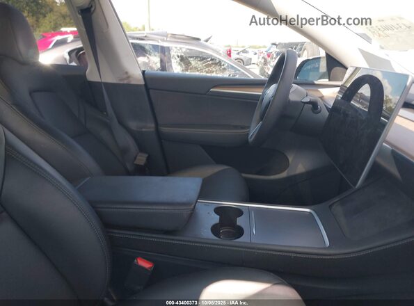 7SAYGDED8RF197535 2024 TESLA MODEL Y Gray წინა სალონის ხედი