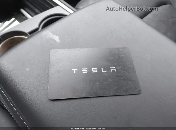 7SAYGDEDXRF091832 2024 TESLA MODEL Y Gray Dashboard view