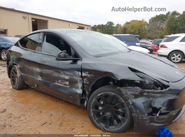 7SAYGDEDXRF091832 2024 TESLA MODEL Y Gray Front view