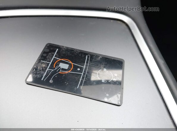 7SAYGDEDXSF238902 2025 TESLA MODEL Y White Widok deski rozdzielczej
