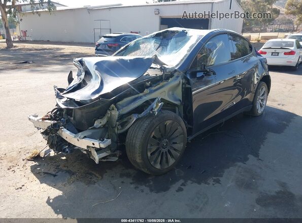 7SAYGDEE0RF079441 2024 TESLA MODEL Y Gray Przód lewy