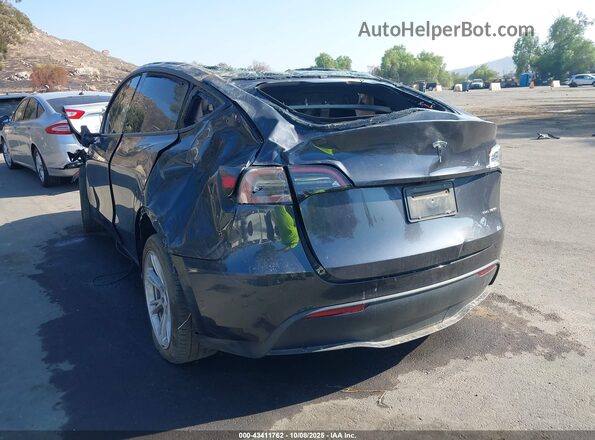 7SAYGDEE0RF079441 2024 TESLA MODEL Y Gray Tył lewy