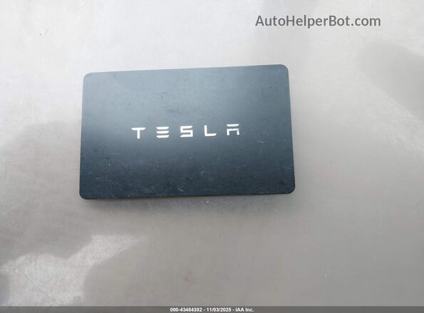7SAYGDEE1RA269634 2024 TESLA MODEL Y Blue Vista del salpicadero