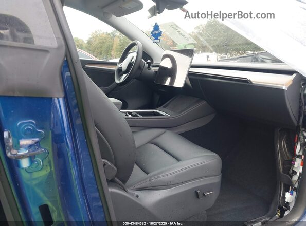 7SAYGDEE1RA269634 2024 TESLA MODEL Y Blue Vista interior delantera
