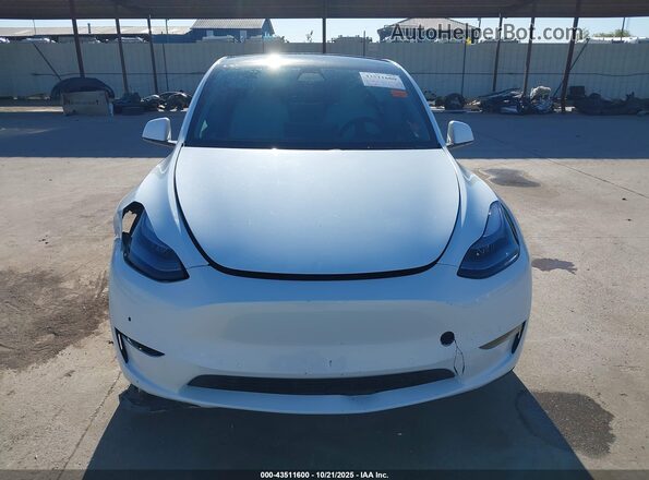 7SAYGDEE2NF362272 2022 TESLA MODEL Y White Vista interior trasera