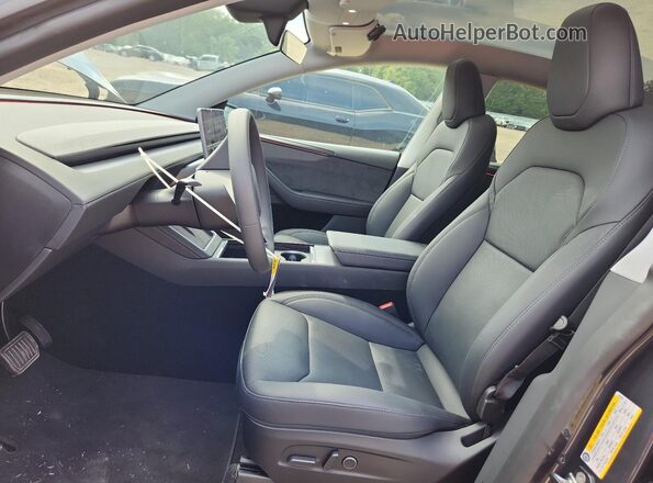 7SAYGDEE2TA399459 2026 TESLA MODEL Gray Widok wnętrza z przodu