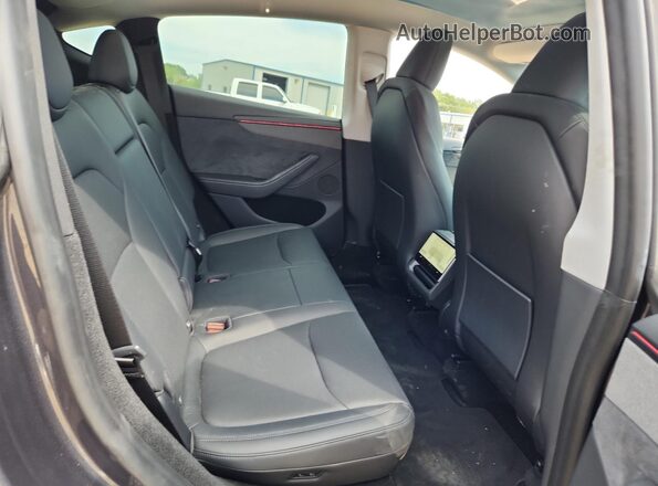 7SAYGDEE2TA399459 2026 TESLA MODEL Gray Widok tylnych siedzeń