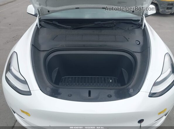 7SAYGDEE3NF388511 2022 TESLA MODEL Y White Rear view