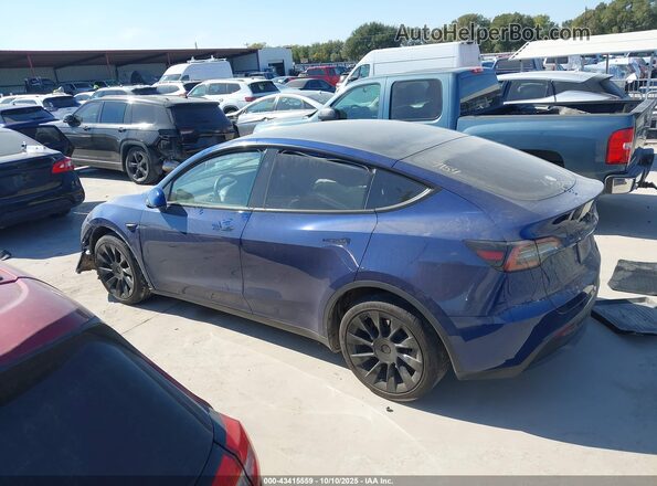 7SAYGDEE3RA307154 2024 TESLA MODEL Y Blue Rear interior view