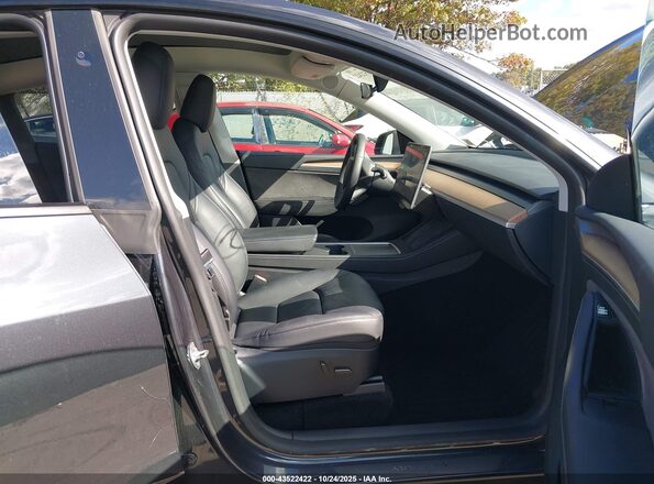 7SAYGDEE3RF037846 2024 TESLA MODEL Y Серый Вид салона спереди