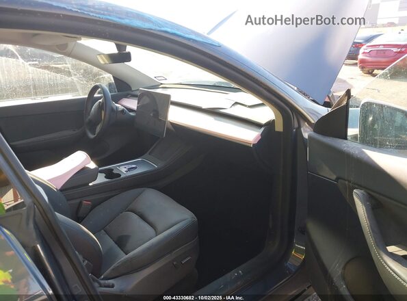 7SAYGDEE4NA004555 2022 TESLA MODEL Y Gray Widok wnętrza z przodu