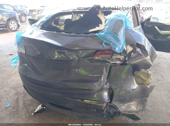 7SAYGDEE4NA004555 2022 TESLA MODEL Y Gray Widok z przodu