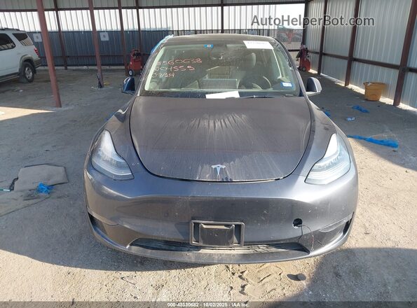 7SAYGDEE4NA004555 2022 TESLA MODEL Y Gray Widok deski rozdzielczej