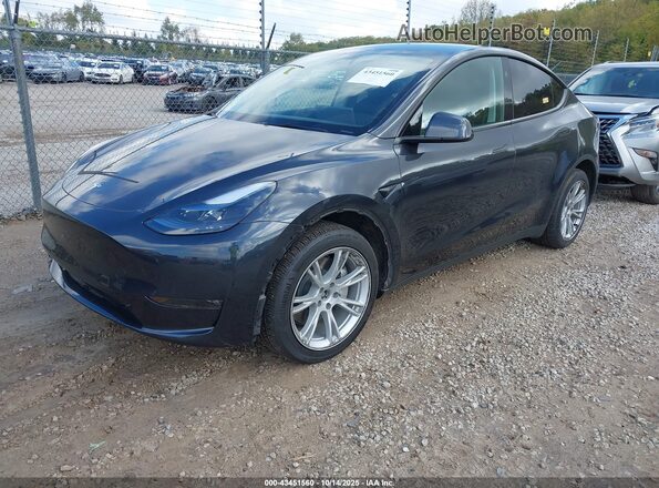 7SAYGDEE5RF031353 2024 TESLA MODEL Y Черный Передняя левая четверть