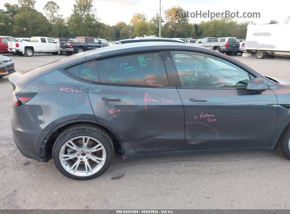 7SAYGDEE6NA011670 2022 TESLA MODEL Y Gray 