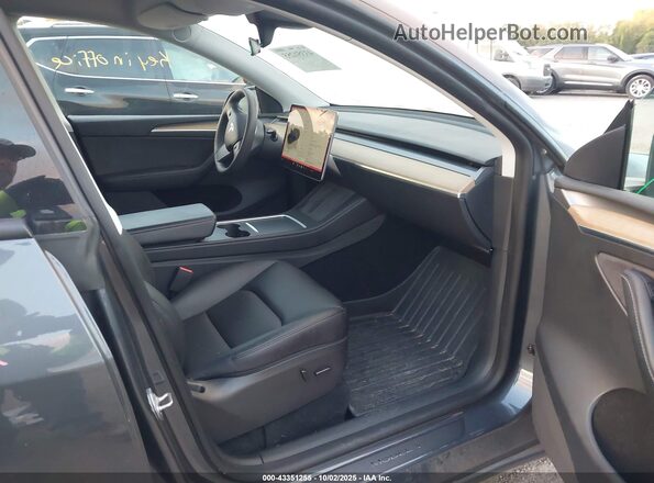 7SAYGDEE6NA011670 2022 TESLA MODEL Y Gray წინა სალონის ხედი