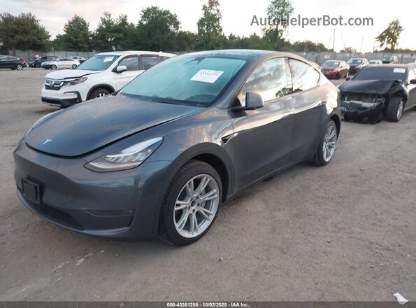 7SAYGDEE6NA011670 2022 TESLA MODEL Y Gray წინა მარცხენა ხედი სამი მეოთხედიდან