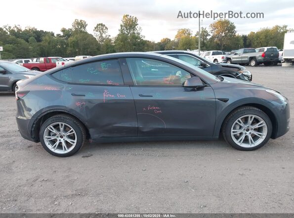 7SAYGDEE6NA011670 2022 TESLA MODEL Y Gray უკანა სალონის ხედი