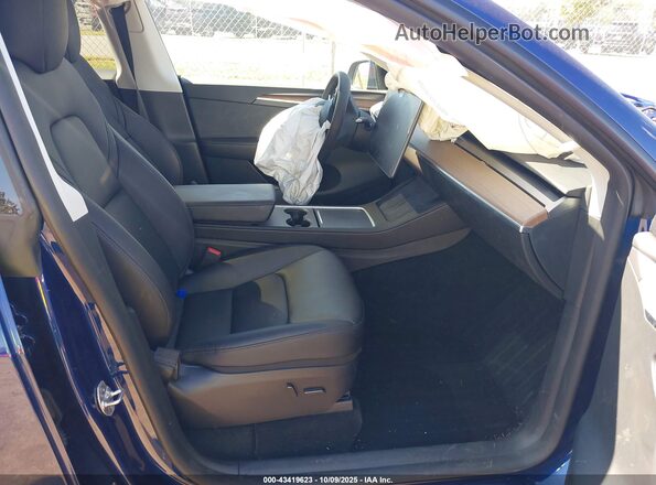 7SAYGDEE6RF131980 2024 TESLA MODEL Y Синий Вид салона спереди