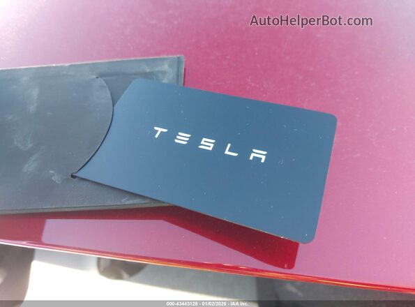 7SAYGDEE6SA347587 2025 TESLA MODEL Y Red Vista del salpicadero