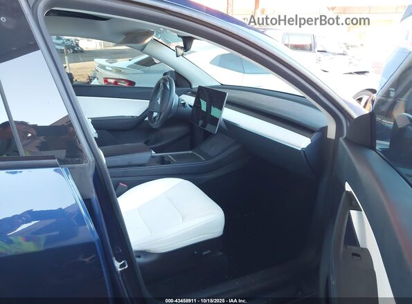7SAYGDEE7NF446216 2022 TESLA MODEL Y Blue წინა სალონის ხედი