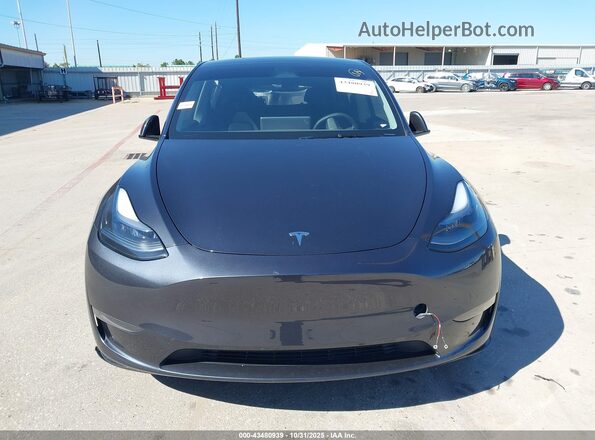 7SAYGDEE7SA345847 2025 TESLA MODEL Y Серый Вид панели приборов