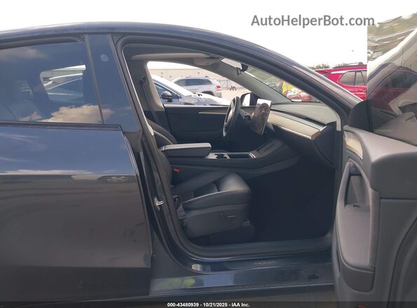 7SAYGDEE7SA345847 2025 TESLA MODEL Y Серый Вид салона спереди