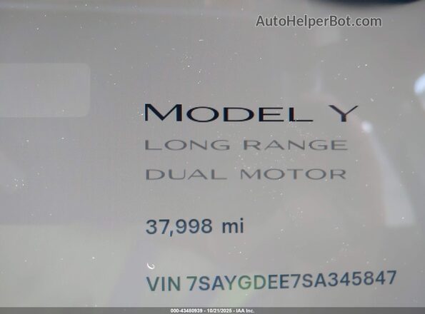7SAYGDEE7SA345847 2025 TESLA MODEL Y Серый Панорамный вид салона 360°