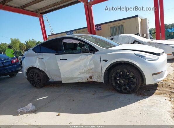 7SAYGDEE8NA021164 2022 TESLA MODEL Y White Սարքավորումների վահանակի տեսք