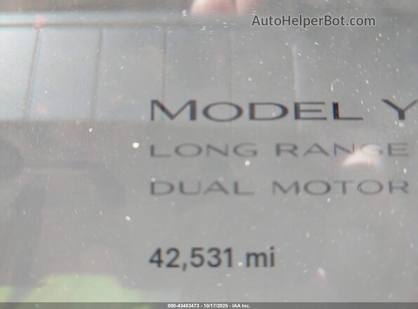7SAYGDEE8NA021164 2022 TESLA MODEL Y White Սալոնի 360 աստիճան տեսք