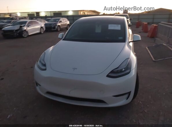 7SAYGDEE8NF357061 2022 TESLA MODEL Y White ხელსაწყოთა პანელის ხედი