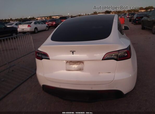 7SAYGDEE8NF357061 2022 TESLA MODEL Y White 