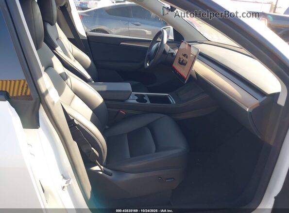 7SAYGDEE8PA145812 2023 TESLA MODEL Y White Вид салону спереду