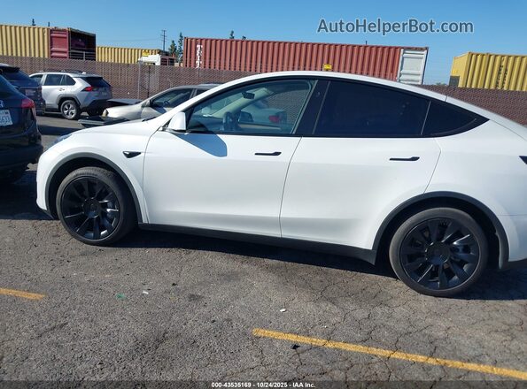 7SAYGDEE8PA145812 2023 TESLA MODEL Y White Панорамний вид салону 360°