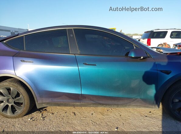 7SAYGDEE8RA232743 2024 TESLA MODEL Y Purple Vista del cuadro de instrumentos