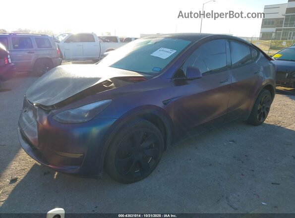 7SAYGDEE8RA232743 2024 TESLA MODEL Y Purple Vista tres cuartos delantera izquierda