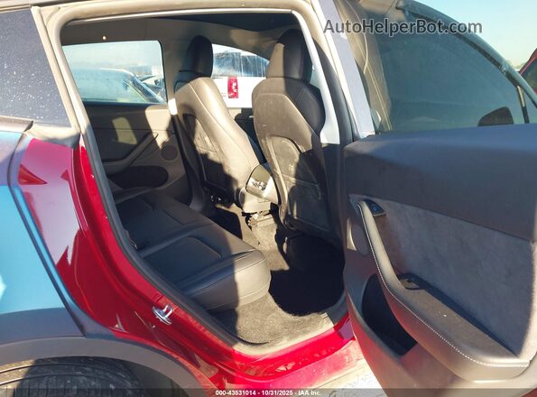7SAYGDEE8RA232743 2024 TESLA MODEL Y Purple Vista de la etiqueta del VIN