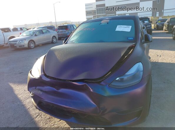 7SAYGDEE8RA232743 2024 TESLA MODEL Y Purple Vista del salpicadero
